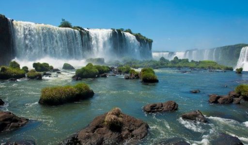 Garganta del diablo nas cataratas de Iguazu _ Foto Premium